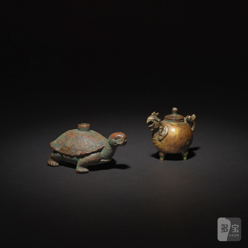 六朝 銅龜形硯滴 及 明 鎏金銅鳳首水滴 | DEUX PETITS COMPTE-GOUTTES EN BRONZE ET BRONZE DORÉ - 图9